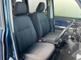 運転席シート廻りは使用感も少なく、良好な状態となっています。前オーナー様が丁寧に使っていたことがよくわかりますね。