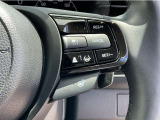 Hondaセンシングの機能のひとつ、アダプティブクルーズコントロール付!アクセルから足を離しても設定したスピードと前車との車間を保ち走行してくれます!車線維持もアシスト☆高速道路で疲労軽減ですね☆