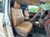 運転席シート廻りは使用感も少なく、良好な状態となっています。丁寧に使われていたことがよくわかりますね。