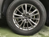 純正アルミホイール装着☆足回りが引き締まって見えてカッコいいですね☆