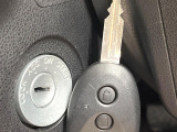 【キーレス】少し離れた場所からでもボタン一つでドアの開錠・施錠ができるのでとっても便利!ドアの鍵穴周りに傷をつけることもありません