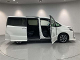 両側パワースライドドア付きだから、狭い駐車スペースなどでの 乗り降りラクラク!小さなお子さまのいるご家庭には嬉しい装備。