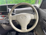 インテリアに合わせたデザインのステアリングは、運転される方のことも考え、運転しやすい形状、大きさです。是非一度、実際に触ってお確かめください。