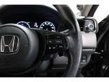 Hondaセンシングの機能のひとつ、アダプティブクルーズコントロール付!アクセルから足を離しても設定したスピードと前車との車間を保ち走行してくれます!車線維持もアシスト☆高速道路で疲労軽減ですね☆