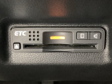 ハンドルの右下にETCがついています。高速道路の料金所の通過も楽々です。 カードの取り出しもしやすい場所についています。