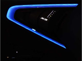 【アンビエントライト】アンビエントライトが加わる事で、車内空間に大きな違いが生まれます。特に夜間ドライブでは上質でラグジュアリーな車内を演出。ドライバー好みのイルミネーションをお楽しみ頂けます!