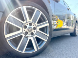 ●OP18インチアルミホイール:輸入車ならではの卓越した走りを支えるホイールと足回りです!日本車の走りに慣れている方にもぜひ体感して頂きたいほど、高いレベルでまとまっています!