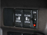 ◆両側電動スライドドア◆狭い駐車場でも乗り降りが楽々♪お子様が隣の車にドアを当ててしまう心配もございません!小さなお子様連れの方もこれで安心。