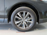 純正のアルミホイール装着車です。タイヤサイズは225/60R18です。