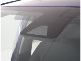 サポカーSとは、衝突被害軽減ブレーキに加えて、高齢者に多いと言われている踏み間違い事故防止をサポートする機能です。詳しくは販売店スタッフまでおたずねください。