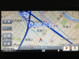 ダイハツ純正ナビゲーションを装備しています☆TVは画像がきれいなフルセグになっていてスマホに入っている音楽もBluetoothで繋いで楽しんでいただけます☆