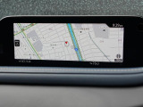 マツダコネクトの8.8インチワイドセンターディスプレイです。『Android Auto』『Apple CarPlay』や独自のコネクテッドサービスに対応したインターフェイスシステムです。