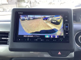 【リアカメラ】運転が苦手な方も車庫入れラクラクです!ギアをリバースに入れれば自動的にモニターが切り換わりますので、面倒な操作は不要です。狭い駐車場もお車を傷つけず安心です!