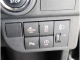 コーナーセンサーを車の前後に装備。障害物までの距離に応じて警告音を変えてお知らせ。縦列駐車時や駐車場・車庫などでの取り回しをサポートします。詳細は販売店スタッフまでおたずねください。