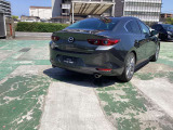 SUV人気とはいえ車の基準はやっぱりセダンだと思います。この流れるようなルーフラインは一度見たら虜ですよ音符