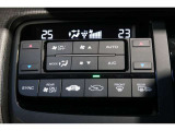 運転席と助手席の温度設定の変更が可能な左右独立タイプのデュアルエアコンです♪♪♪暑がりな人・寒がりな人も誰もが車内を快適にお過ごしいただけます♪♪♪