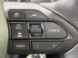 【レーダークルーズコントロール】高速道路での長距離走行が楽に!!自動で速度を保つクルーズコントロールが、衝突軽減システムと連携し、前方の車両を感知して車間を保つように速度調節してくれます!!