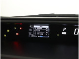 とっても見やすいメーターです。夜間時はラグジュアリーな気分にさせてくれる照明が魅力ですので、夜のドライブも楽しみになりますよ♪