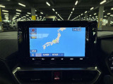 ディスプレイオーディオやカーナビは、現代のドライブにおいて欠かせない装備のひとつです。初めての場所でも迷いにくく、快適なルート案内で運転をサポートします。移動中のエンターテインメント性も高まります。