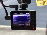こちらの車両は前後タイプのドライブレコーダーが付いてますよ(^^)/万が一の際の映像やあおり運転の抑止力になりますよ!(^^)!