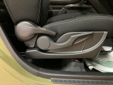 運転席に座面を上下できるシートリフターが装備しており、ドライバーさんの体型によって最適なシートポジションで運転していただけます。