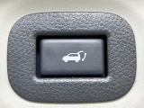 【パワーバックドア】スマートキーや運転席のボタンを押すだけでリアゲートが自動で開閉します!荷物を持っている時や、高い位置にあるバックドアを閉める際に便利な機能です♪