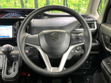 インテリアに合わせたデザインのステアリングは、運転される方のことも考え、運転しやすい形状、大きさです。是非一度、実際に触ってお確かめください。
