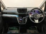 運転席助手席も広々とお乗り頂けます