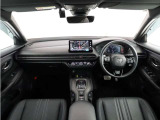 ZR-Vの開放的な前方視界。視界広々で非常に運転しやすくロングドライブでも疲れを感じさせないすっきりとまとまったインパネ周りです。またBOSEサウンドシステムにより、上質な音響を全席で味わえます。