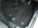 Honda認定中古車に新品の純正フロアマットを装着しました。気分よくドライブをお楽しみいただけます♪