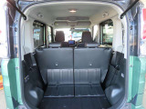 【広々トランクルーム】車体に対してスペースは広めに作ってあります。また、背もたれを倒すとより多くの荷物を乗せることができます。