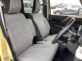運転席、助手席の感覚はゆとりがあって快適な空間となっております!