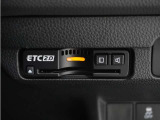◆ETC2.0装着◆進化したドライブ体験。料金収受システムだけだったETCが生まれ変わって、高速道路を賢く使うETC2.0に進化しました。多彩な情報サービスが便利で快適なドライブ体験を提供します。