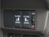 ◆両側電動スライドドア◆狭い駐車場でも乗り降りが楽々♪お子様が隣の車にドアを当ててしまう心配もございません!小さなお子様連れの方もこれで安心。