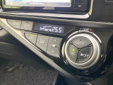 【オートエアコン】一度お好みの温度に設定すれば、車内の温度を検知し風量や温度を自動で調整。暑い&hellip;寒い&hellip;と何度もスイッチ操作をする必要はありません。快適な車内空間には必須の機能ですね♪