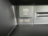 シガーソケットや充電の挿し込み口もついてます!!