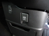 【POWEROUTLET】12V電源ソケットを設置しております。周辺機器の充電にご利用頂けます☆