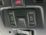【両側パワースライドドア】スマートキーや運転席のスイッチで後席両側スライドドアの開閉が可能♪電動だから力を入れてドアを開ける必要が無く、小さなお子様でも簡単に開け閉めでき快適です♪