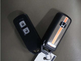 ◆スマートキー◆カギをバッグやポケットに入れたままでもドアロックの開閉ができる『スマートキー』付き!雨天や暗くなってもカギを取り出す必要がなくドアの開錠&エンジンも始動できます