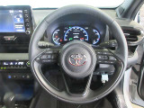 ステアリングから手を離さず、運転に集中したままオーディオ等の操作や安全装置の設定などが行えます。