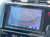 【バックカメラ】駐車時に後方がリアルタイム映像で確認できます。大型商業施設や立体駐車場での駐車時や、夜間のバック時に大活躍!運転スキルに関わらず、今や必須となった装備のひとつです!