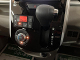 オートエアコン装備しています☆温度に設定をして頂くだけで冷房と暖房に切り替えや風向も自動で切り替えをしますよ!!