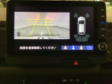 バックでの車庫入れも安心です! リアカメラが付いているバックモニター付のナビを装備しております。バンパーについているソナーや、操作線もついており距離感も画面から確認できます。