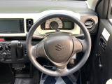 インテリアに合わせたデザインのステアリングは、運転される方のことも考え、運転しやすい形状、大きさです。是非一度、実際に触ってお確かめください。