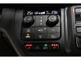 運転席と助手席の温度設定の変更が可能な左右独立タイプのデュアルエアコンです♪♪♪暑がりな人・寒がりな人も誰もが車内を快適にお過ごしいただけます♪♪♪