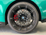 BMWの純正アロイホイールは軽量かつ強度にも優れているホイールで走行性能を引き上げる設計になっております。足元にもBMWは妥協がなくこだわっている個所になります。