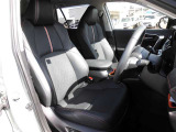 【内装RAV4の車内です♪もちろん、フロアマットもついてますよ〜!