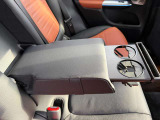 メルセデス・ベンツの定める厳しい基準をクリアしたお車のみをご案内させて頂きます。納車前整備はメーカー規定に基づき当店3Fの指定工場で入念に行なわれます。熟練のメカニックがお客様のお車を整備致します。