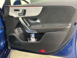 メモリー付き電動シートも装備されておりますのでシート位置を3パターン記憶できます。