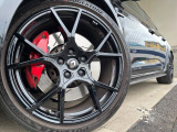 ●純正19インチアルミホイール:輸入車ならではの卓越した走りを支えるホイールと足回りです!日本車の走りに慣れている方にもぜひ体感して頂きたいほど、高いレベルでまとまっています!